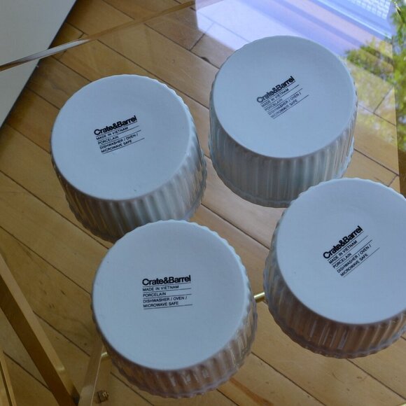 CRATE & BARREL Set of 4 deep white ramekins with ribbing - Picture 5 of 6